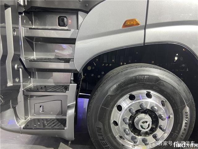 福田欧曼银河全球首发:内饰堪比豪华轿车 动力链不输进口车